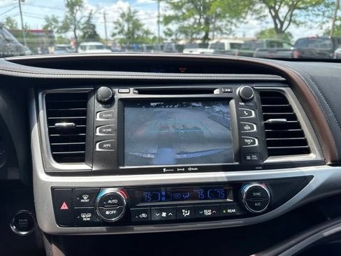 Used 2019 Toyota Highlander XLE AWD/4WD image 15