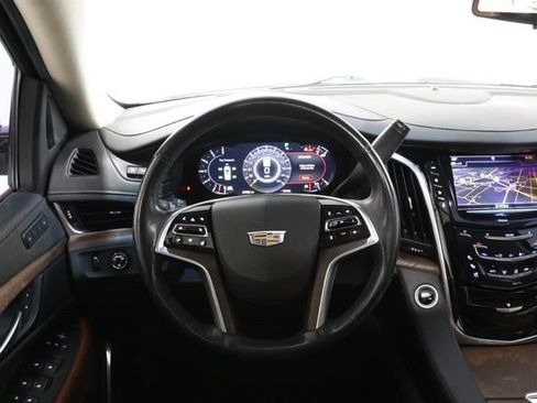 Used 2019 Cadillac Escalade ESV Luxury AWD/4WD image 11