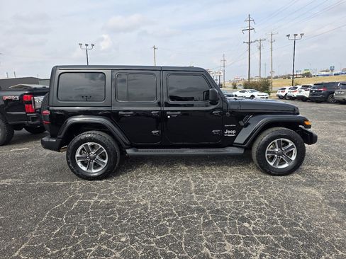 Used 2018 Jeep Wrangler Unlimited Sahara image 8
