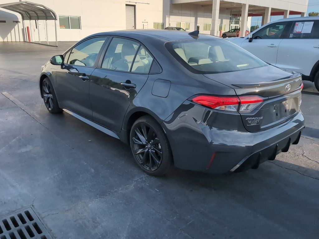 Used 2026 Toyota Corolla SE FWD image 3