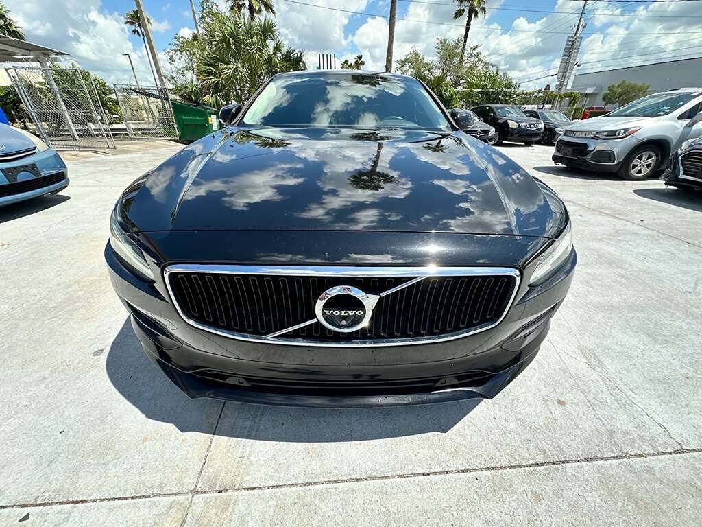 Used 2018 Volvo S90 T5 Momentum w/ Convenience Package FWD image 1