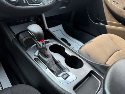 Used 2023 Chevrolet Malibu RS w/ LPO, Floor Liner Package FWD image 17