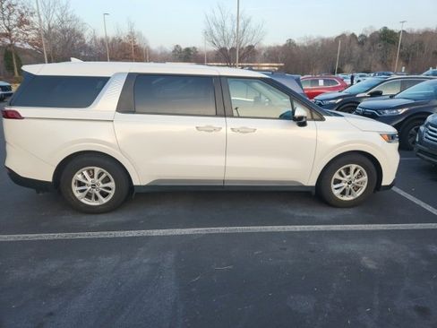 Used 2022 Kia Carnival LX image 6