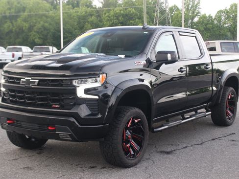 Used 2025 Chevrolet Silverado 1500 LT Trail Boss w/ Convenience Package II AWD/4WD image 3