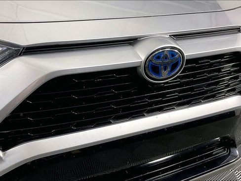 Used 2024 Toyota RAV4 SE image 38