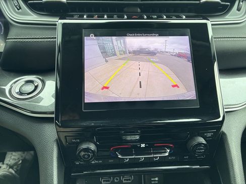 Used 2023 Jeep Grand Cherokee Laredo AWD/4WD image 26