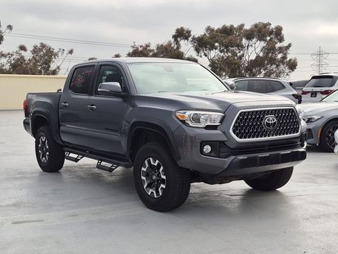 Used 2019 Toyota Tacoma TRD Off-Road w/ Technology Package RWD image 3
