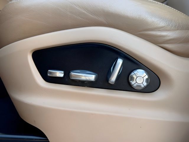 Used 2020 Porsche Cayenne AWD/4WD image 17
