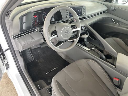 Used 2021 Hyundai Elantra SEL image 12