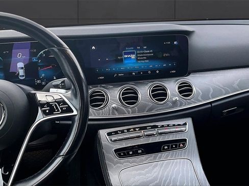 Used 2021 Mercedes-Benz E 350 4MATIC Sedan image 4