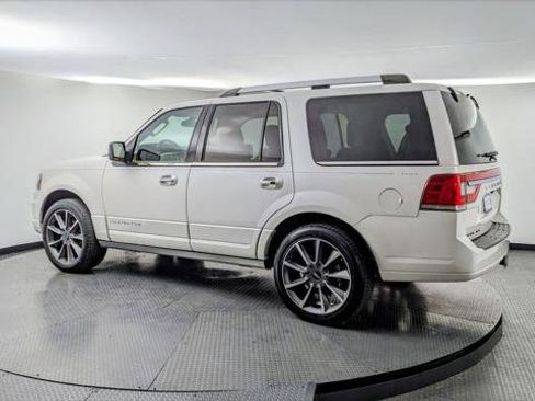 Used 2017 Lincoln Navigator Reserve image 4