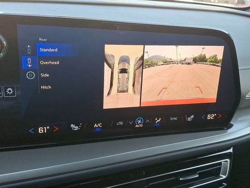 New 2025 Chevrolet Traverse LT w/ Driver Confidence Package image 19