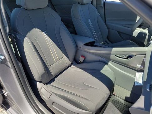 New 2025 Hyundai Elantra SEL image 12