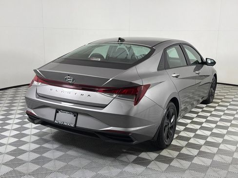 Used 2022 Hyundai Elantra SEL w/ Convenience Package FWD image 5
