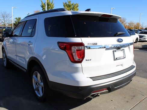 Used 2018 Ford Explorer XLT image 5