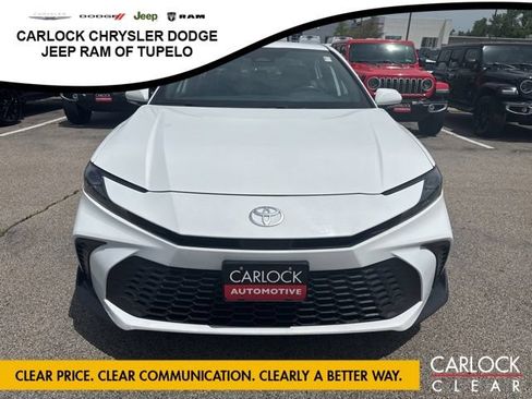 Used 2025 Toyota Camry SE FWD image 3