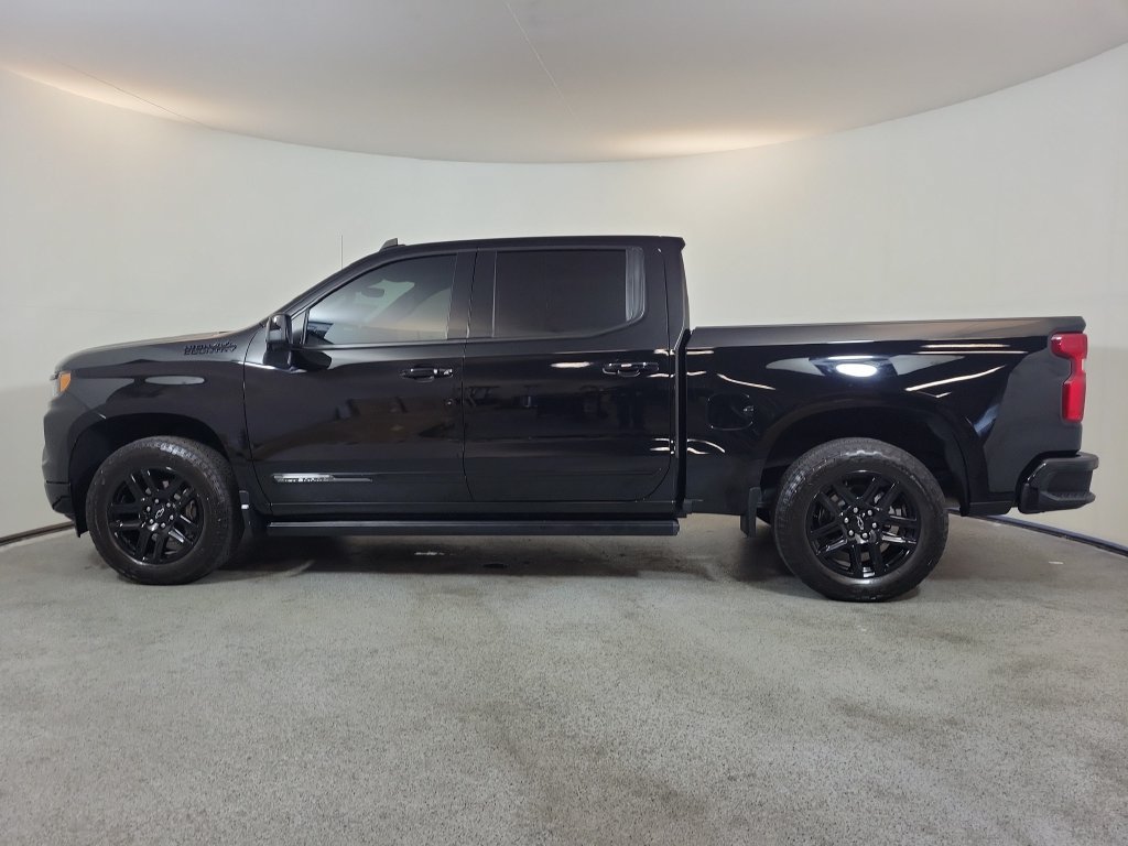 Used 2025 Chevrolet Silverado 1500 High Country w/ Midnight Edition AWD/4WD image 4