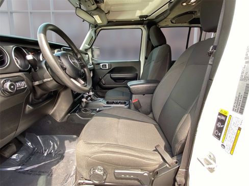 Used 2021 Jeep Wrangler Unlimited Sport image 18