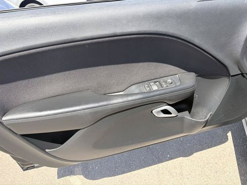 Used 2016 Dodge Challenger SXT RWD image 17