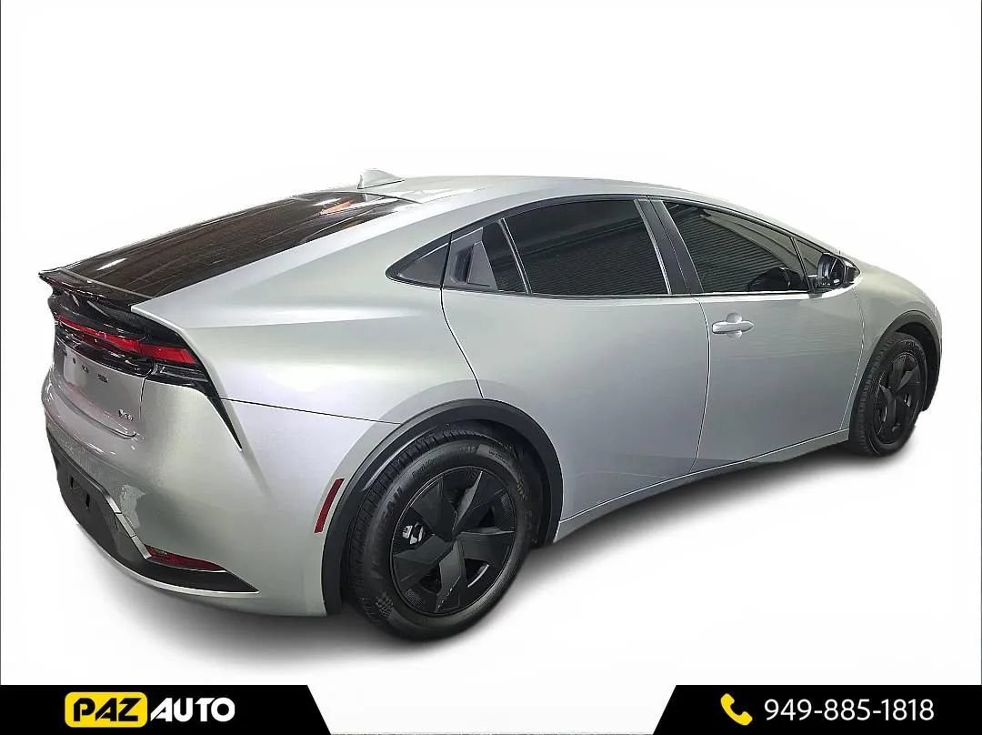 Used 2024 Toyota Prius LE FWD image 5