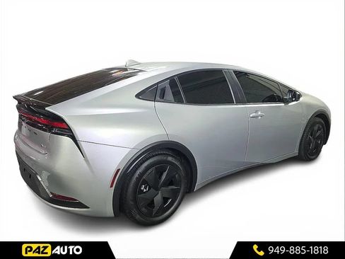 Used 2024 Toyota Prius LE FWD image 5