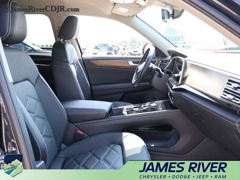 Used 2026 Volkswagen Atlas SE AWD/4WD image 8