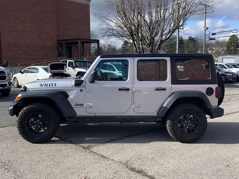 Used 2023 Jeep Wrangler Unlimited image 2