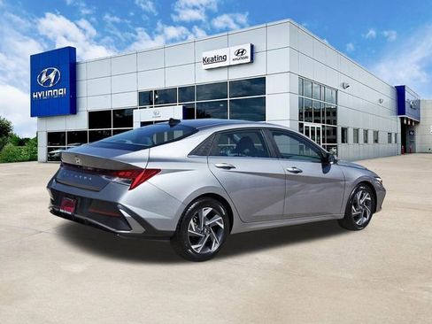 Used 2025 Hyundai Elantra SEL FWD image 5