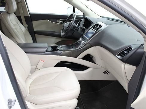 Used 2019 Lincoln Nautilus Select image 29