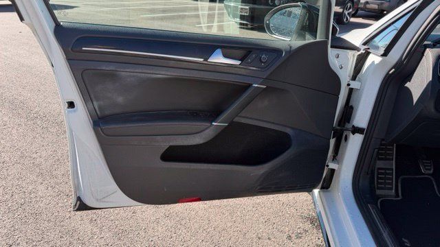 Used 2018 Volkswagen Golf R 4-Door AWD/4WD image 13
