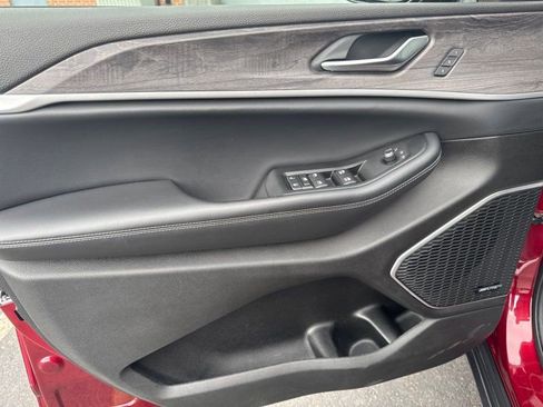 Used 2023 Jeep Grand Cherokee 4WD 4xe image 17