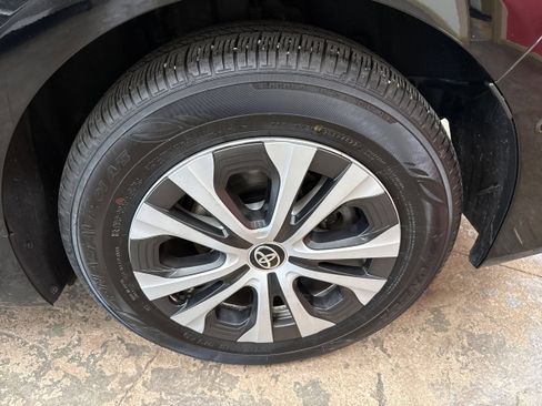 Used 2022 Toyota Prius XLE w/ Advanced Technology Package image 9