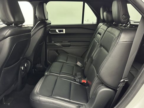 Used 2020 Ford Explorer XLT w/ Equipment Group 202A image 29