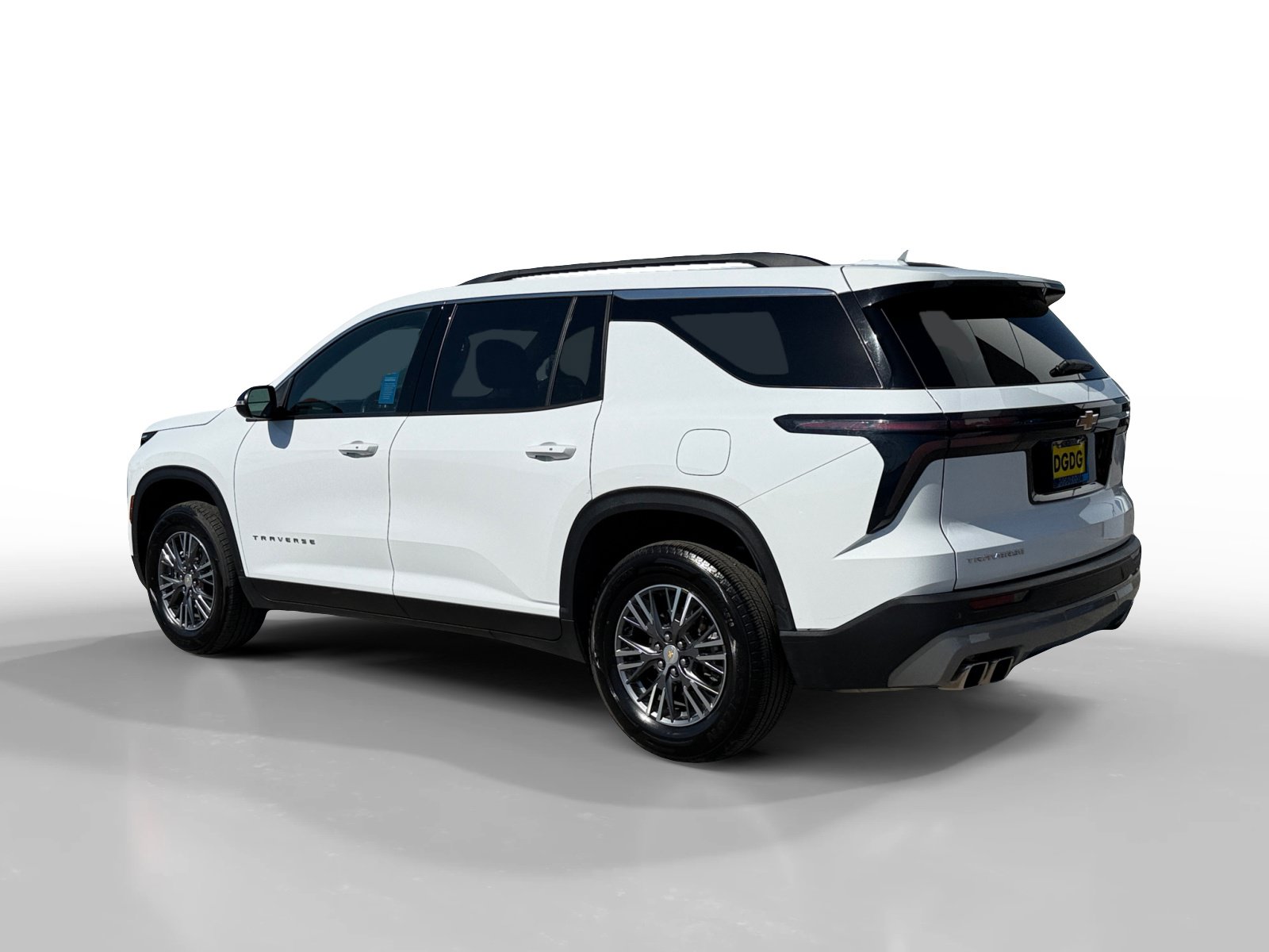 Used 2025 Chevrolet Traverse LT FWD image 3