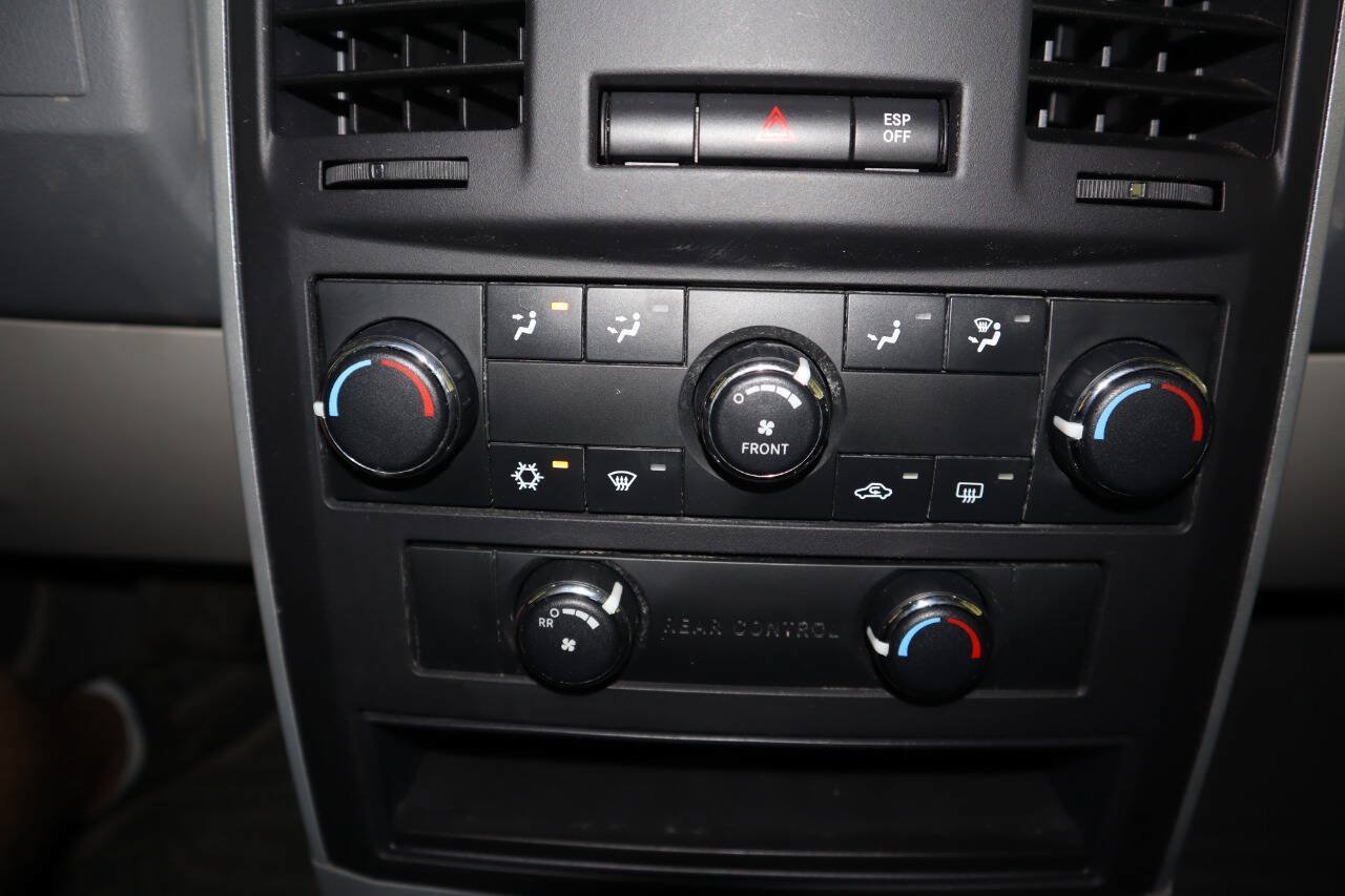 Used 2010 Dodge Grand Caravan SE FWD image 39