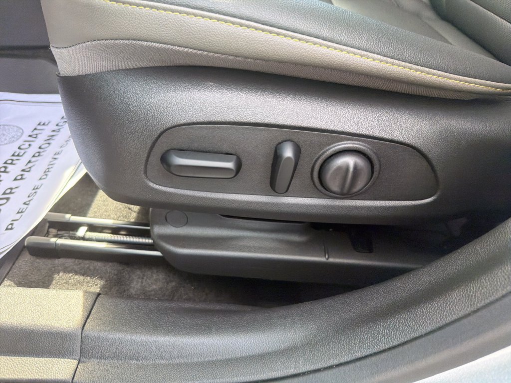 Used 2024 Chevrolet Trax ACTIV w/ Sunroof Package FWD image 4