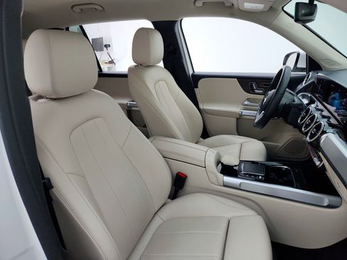 Certified 2022 Mercedes-Benz GLB 250 4MATIC w/ Premium Package Lite image 27
