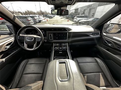Used 2023 GMC Yukon Denali image 16