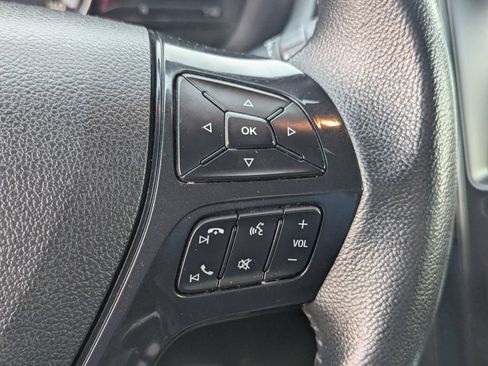 Used 2018 Ford Explorer XLT w/ Equipment Group 202A AWD/4WD image 18