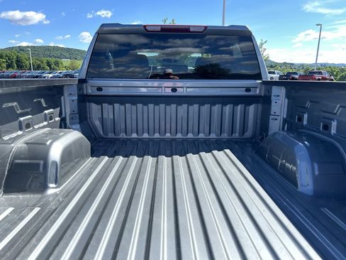 Used 2023 Chevrolet Silverado 1500 LT w/ Z71 Off-Road Package AWD/4WD image 9