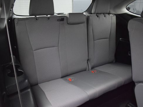 Used 2023 Toyota Highlander LE AWD/4WD image 12