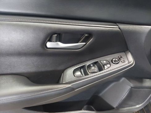 Used 2024 Nissan Sentra SV FWD image 11