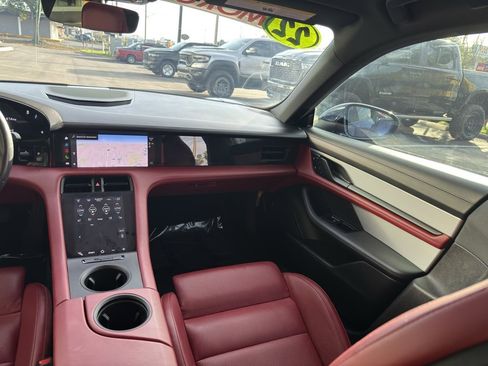 Used 2022 Porsche Taycan image 37