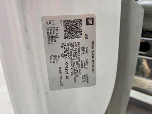 Used 2023 Chevrolet Express 2500 w/ Driver Convenience Package RWD image 12