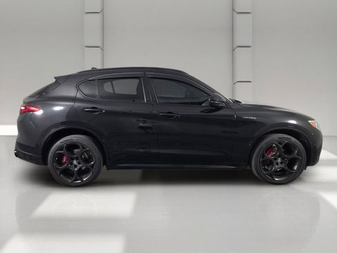 Used 2022 Alfa Romeo Stelvio Veloce AWD/4WD image 4