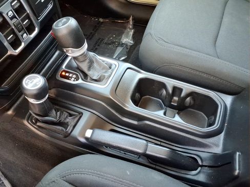 Used 2022 Jeep Wrangler Unlimited Sport AWD/4WD image 10