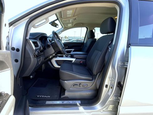 Used 2018 Nissan Titan SV w/ SV Convenience Package image 10