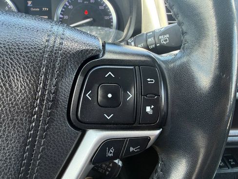 Used 2019 Toyota Highlander XLE AWD/4WD image 37