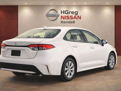 Used 2025 Toyota Corolla LE FWD image 4