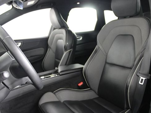 Used 2022 Volvo XC60 B5 R-Design w/ Protection Package Premier FWD image 18